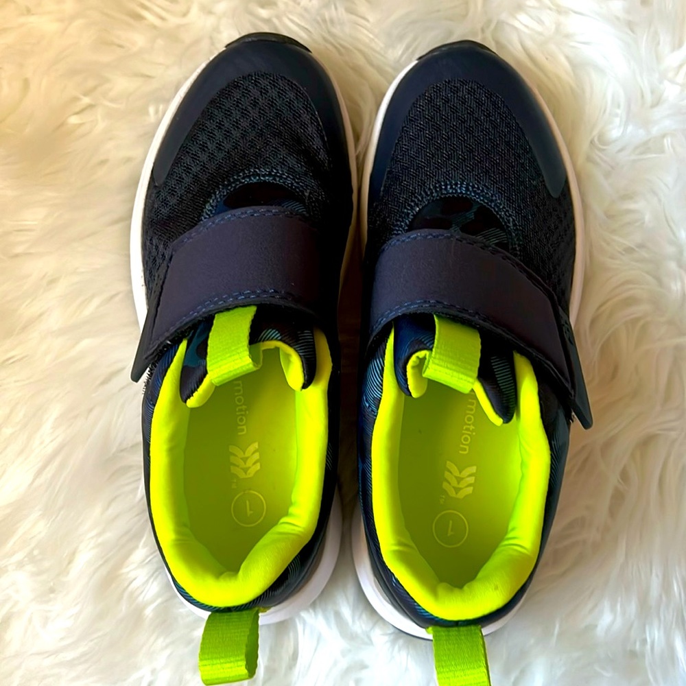 All in motion kids shoes 👟
